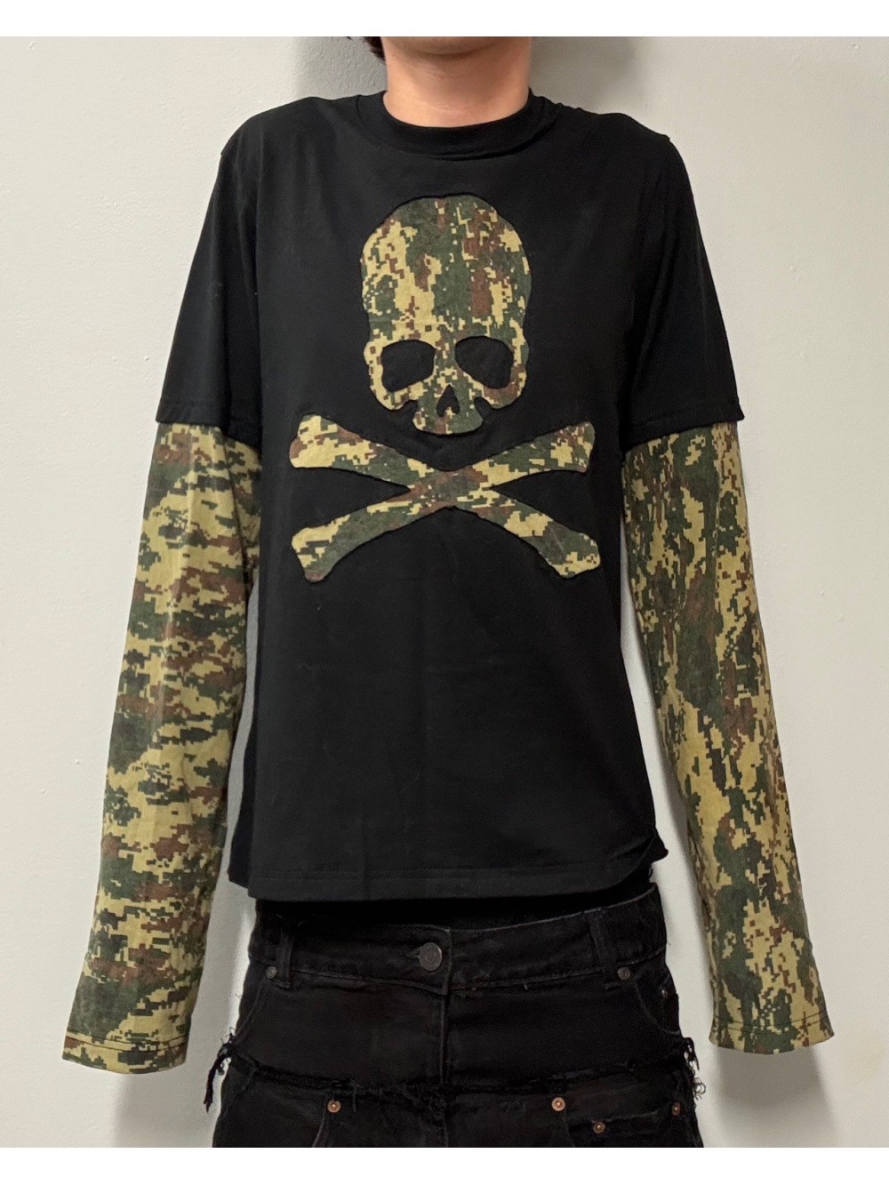Street Fashion For 2026 - เสื้อแขนยาวลายพรางสไตล์อเมริกันเรโทรปี 2026 แบบสองชิ้นต่อผ้า ดีไซน์โครงกระดูก แนวพังก์ สตรีทแฟชั่น