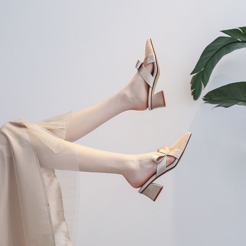 รองเท้าแตะแบบสวมปลายแหลมประดับ - Street Fashion Summer 2026 บทวิจารณ์และราคา