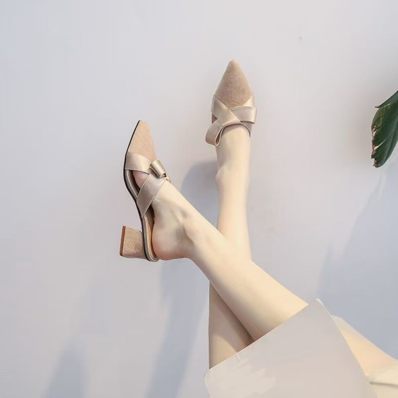 รองเท้าแตะแบบสวมปลายแหลมประดับ - Street Fashion Summer 2026 บทวิจารณ์และราคา